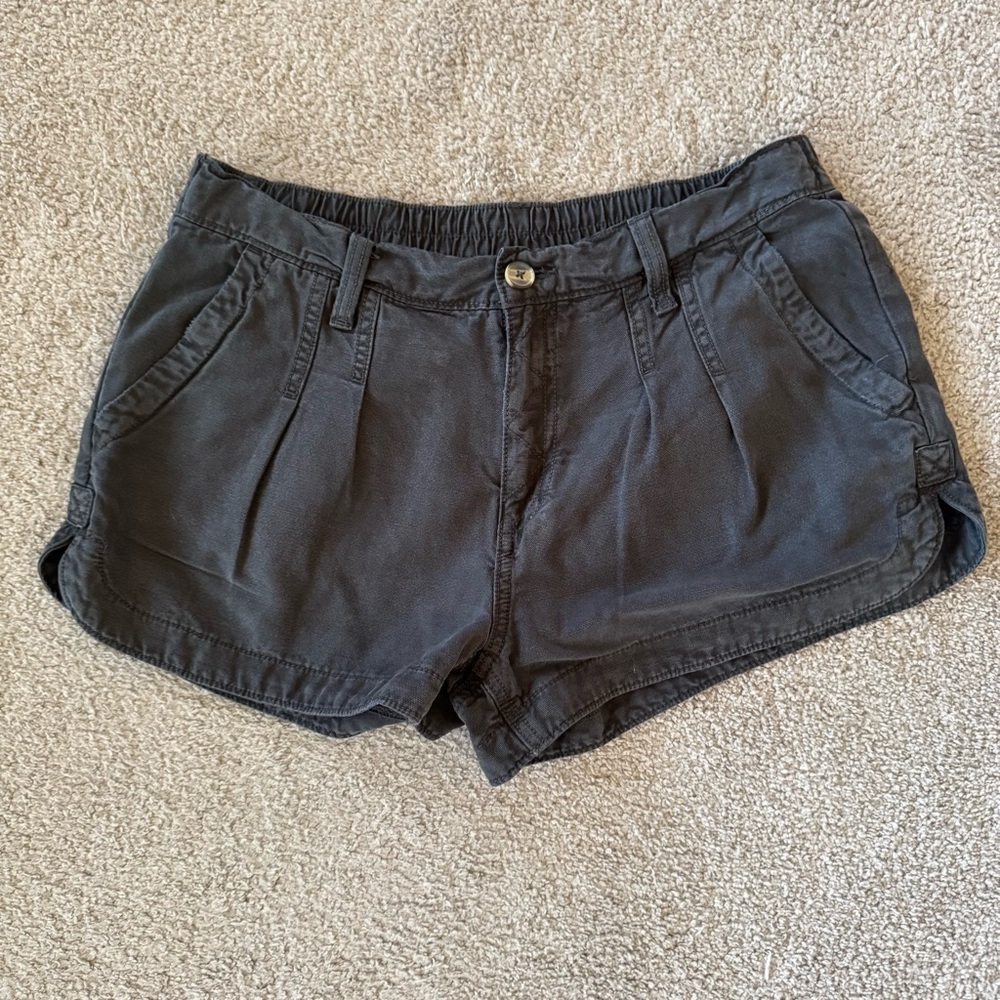 AERIE • Women’s Black Shorts with Pleats and Elastic Waistband Size - Medium - Picture 2 of 4